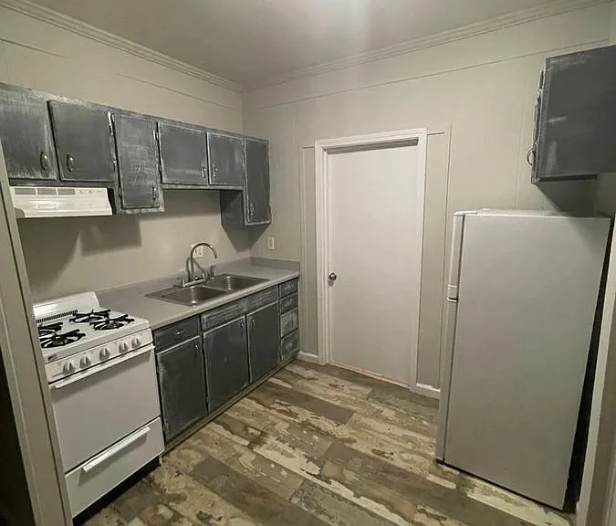 208 Lakeshore Dr #21 — Photo 3