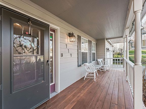 3rd image of 119 Willowbrook Pl