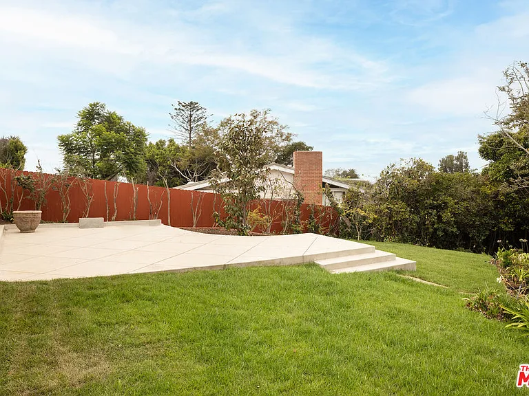 16820 W Sunset Blvd — Photo 42