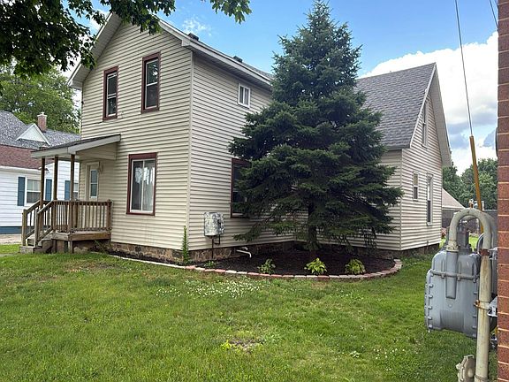2nd image of 120 N Lake St SE
