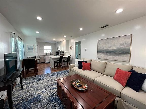 5th image of 4104 Garden Ave