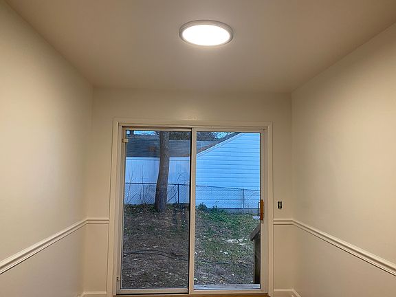 5th image of 474 Tuttle Ave NE