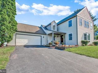 660 Laurel View Dr, Manheim, PA 17545