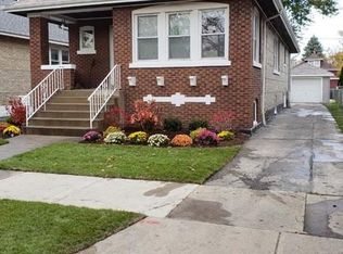 6851 30th St, Berwyn, IL 60402