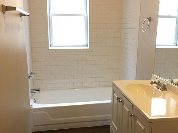 3rd image of 2403 N Kilbourn Ave #2