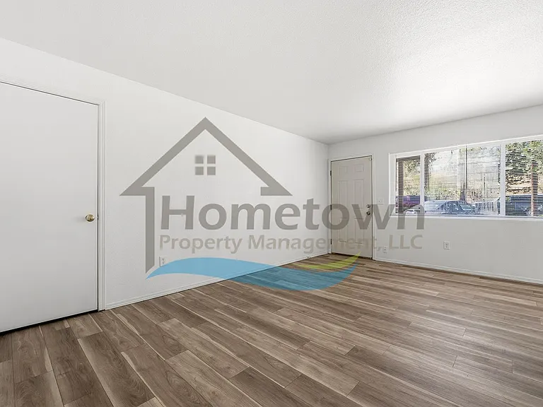 703 N Compton St — Photo 59