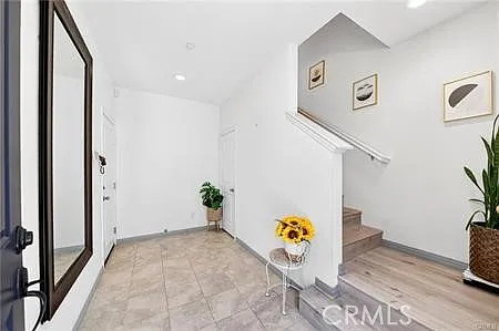 3 bed, 2.5 bath, 1819 sqft, $3,700 — Photo 2