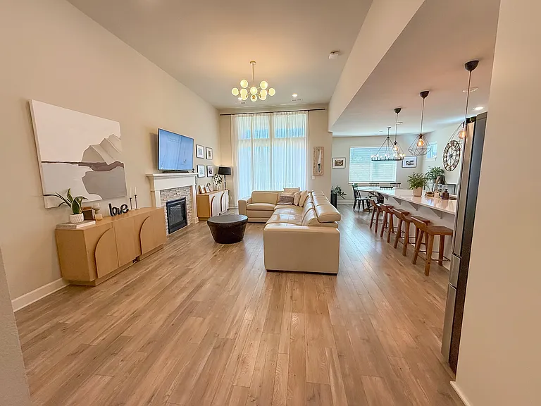 4785 S 16th Dr — Photo 10