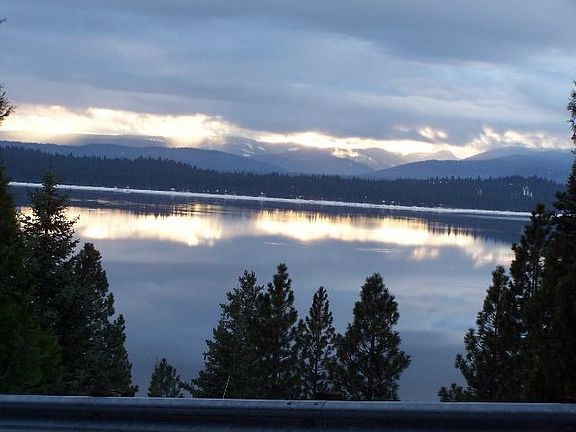 3rd image of 784 Lassen View Dr