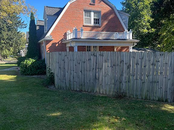 3rd image of 869 Edgehill Rd