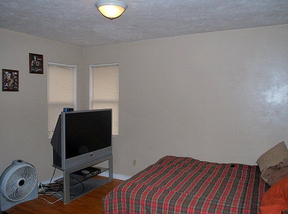 5th image of 215 Hudson St