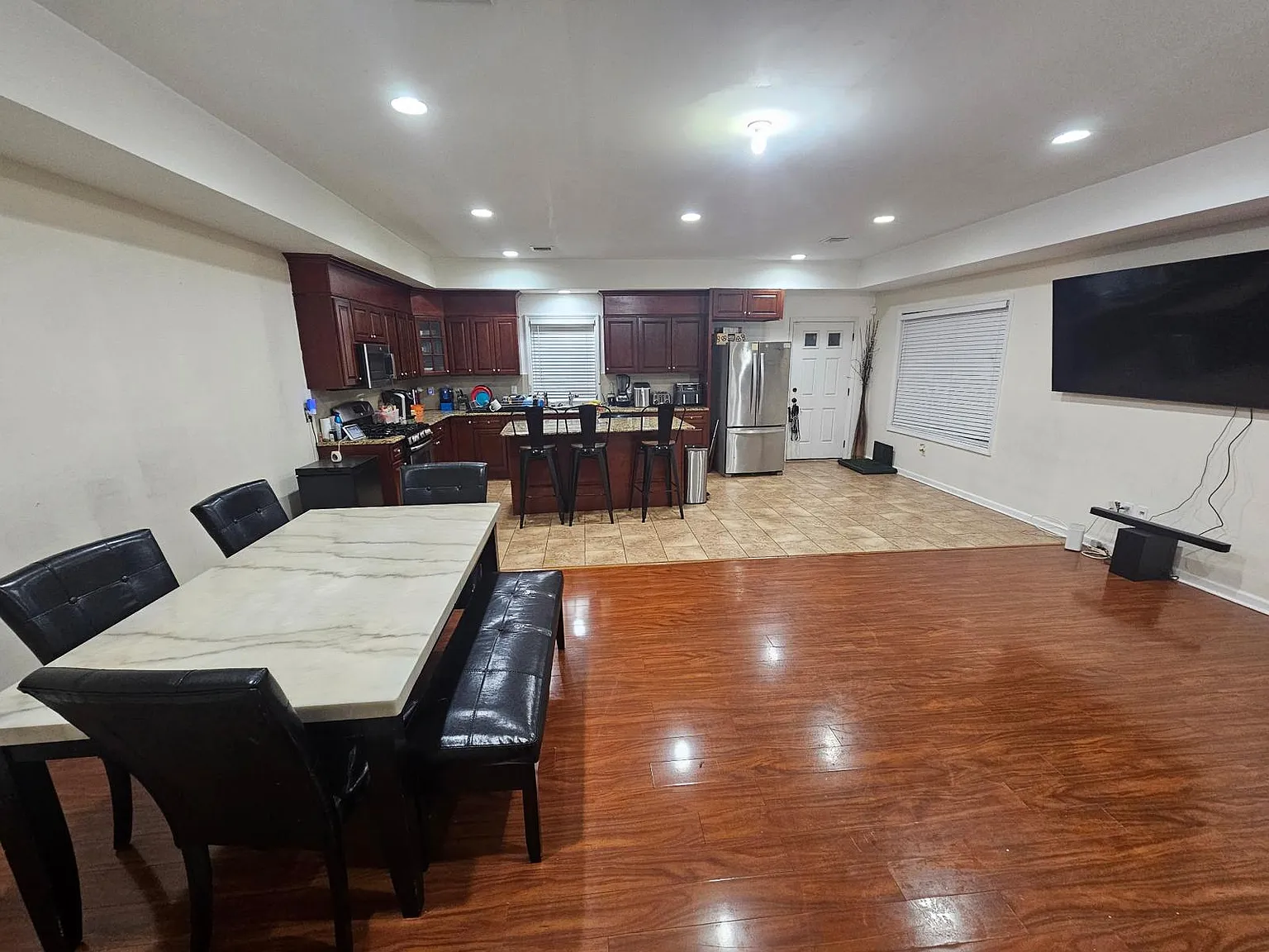 3 bed, 2000 sqft, $3,800 — Photo 4