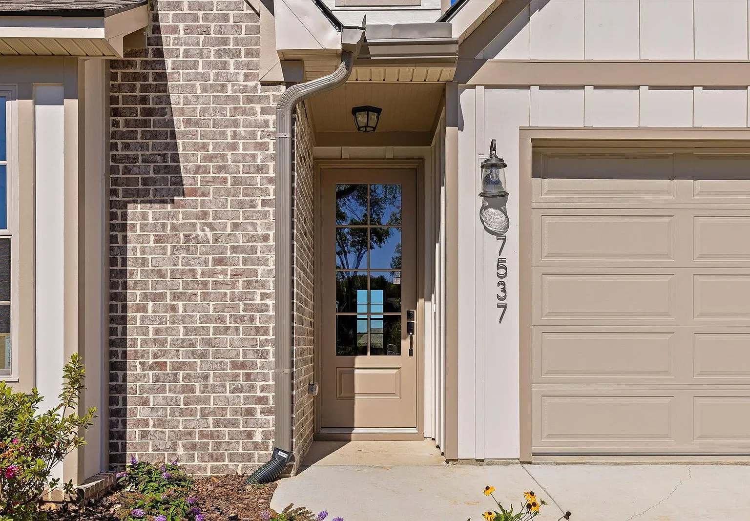 4 bed, 3.0 bath, 2350 sqft, $2,895 — Photo 3
