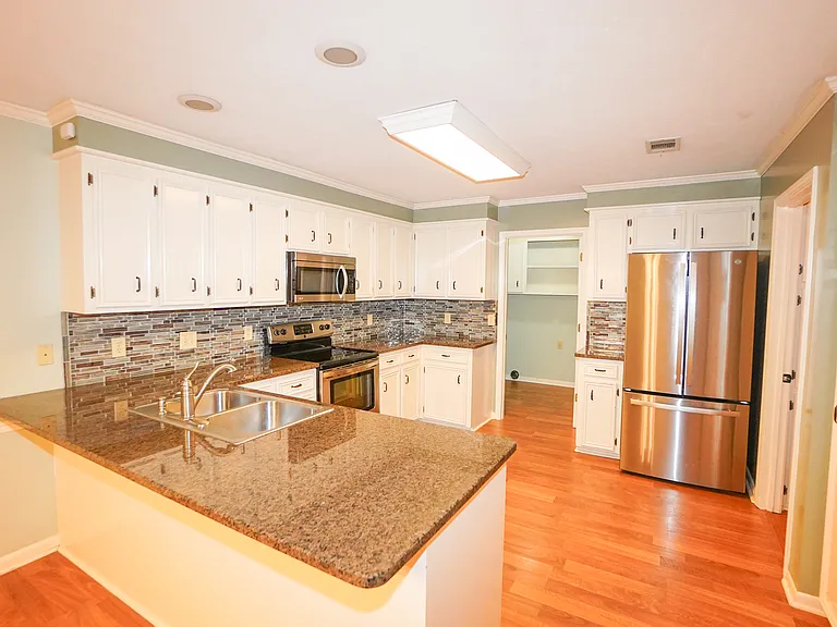 325 Mockingbird Ln — Photo 8