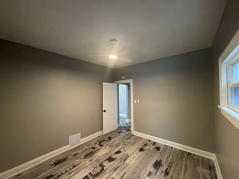 11223 Nelson Ave — Photo 5