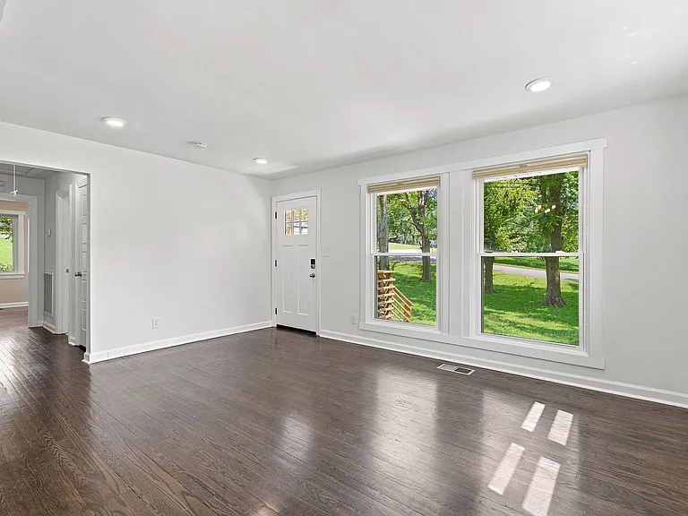 800 Oak St — Photo 8