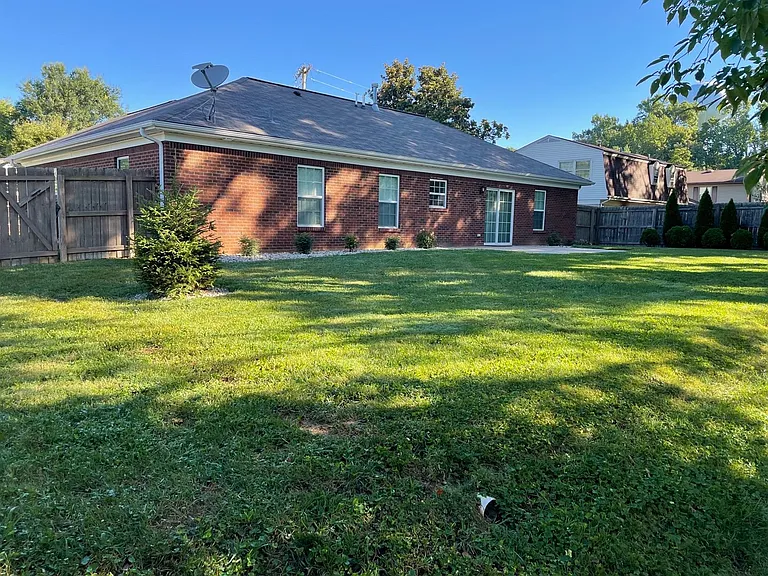 8505 Saurel Dr — Photo 18