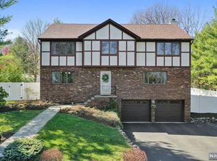 51 Crown St, Park Ridge, NJ 07656