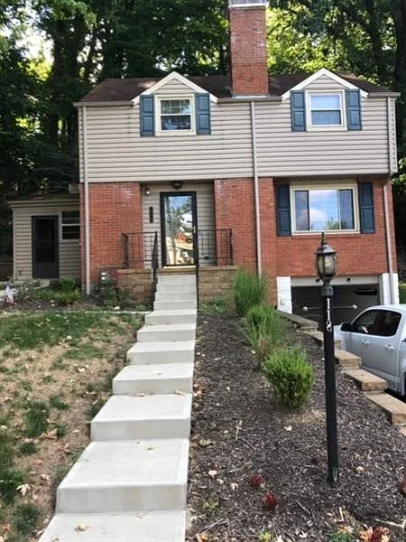 118 Park Pl photo 1