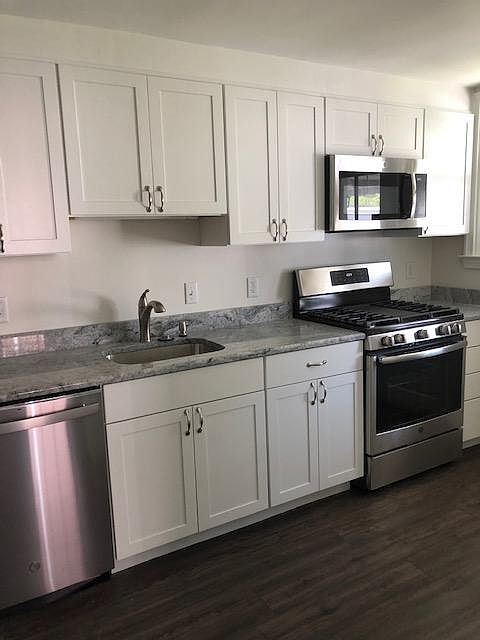 KITCHEN #1- GAS RANGE - NEW MICRO