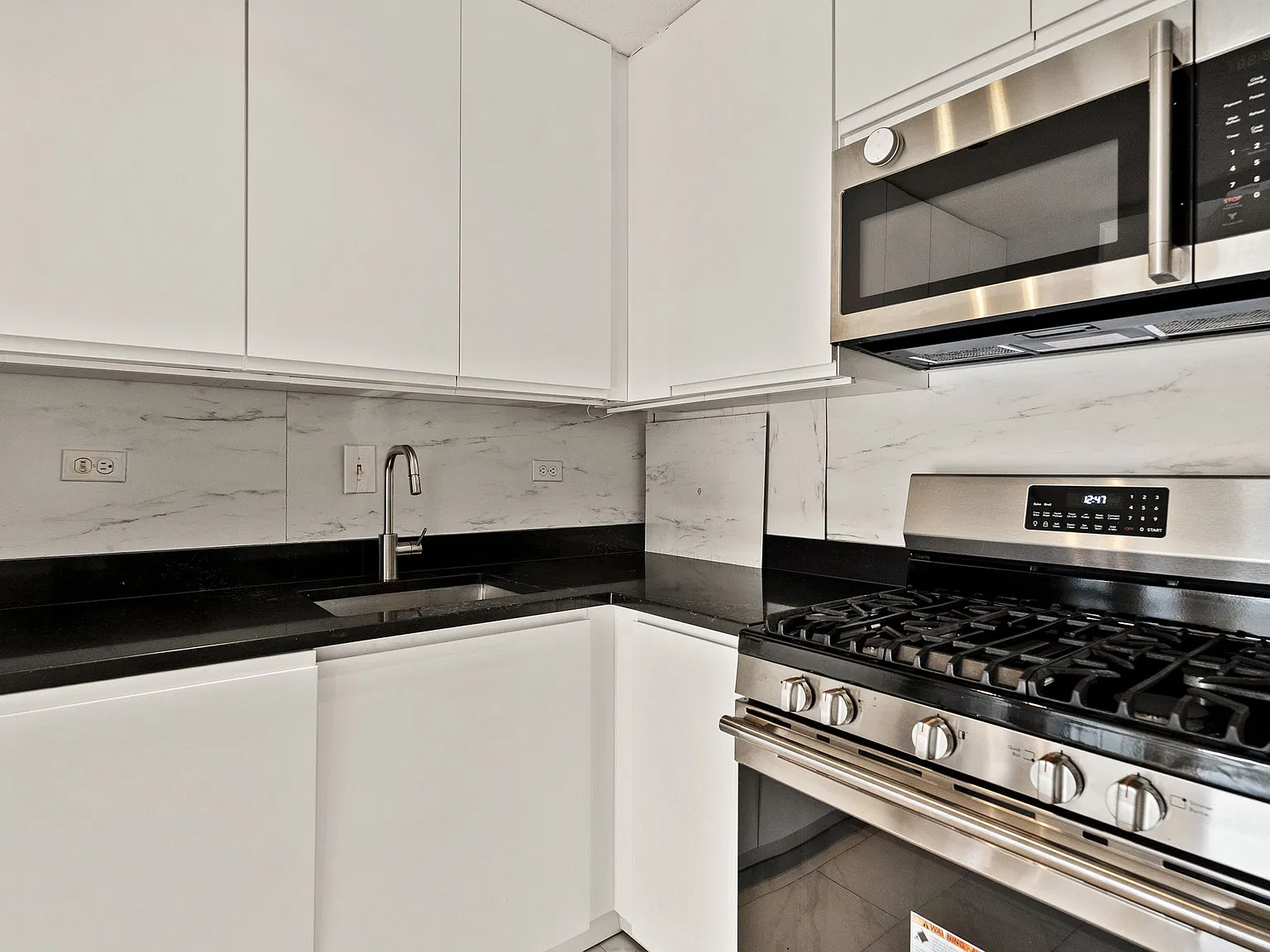 Studio, 486 sqft, $1,800 — Photo 3