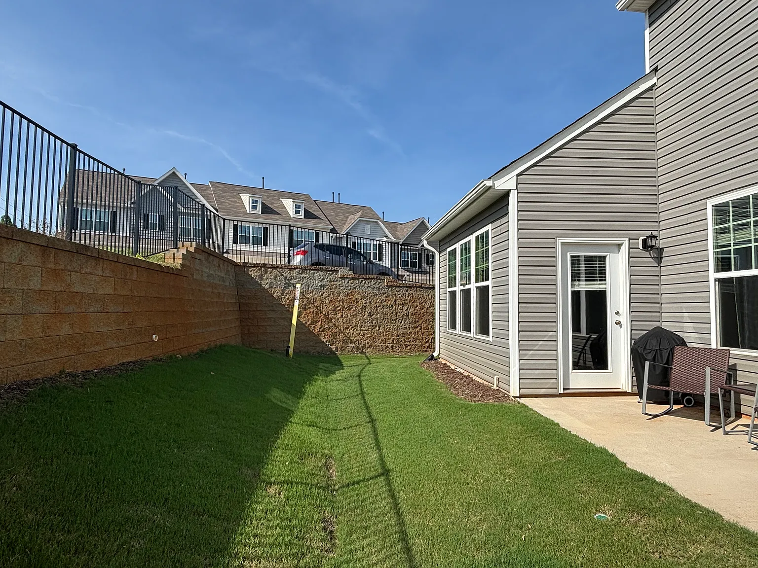 3 bed, 2.5 bath, 2000 sqft, $2,050 — Photo 4
