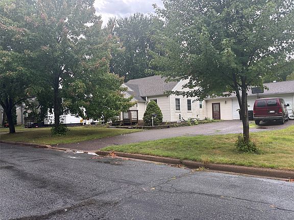 3rd image of 1313 Matthews Road