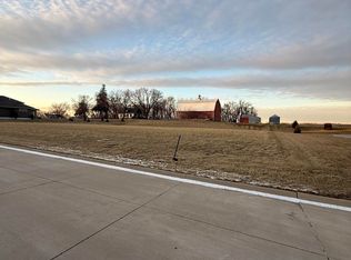 302 9th St NE #3, Orange City, IA 51041