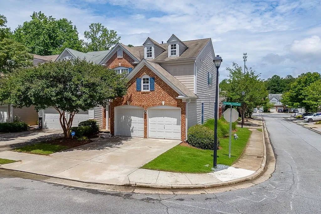3 bed, 2.0 bath, 1816 sqft, $2,500 — Photo 3