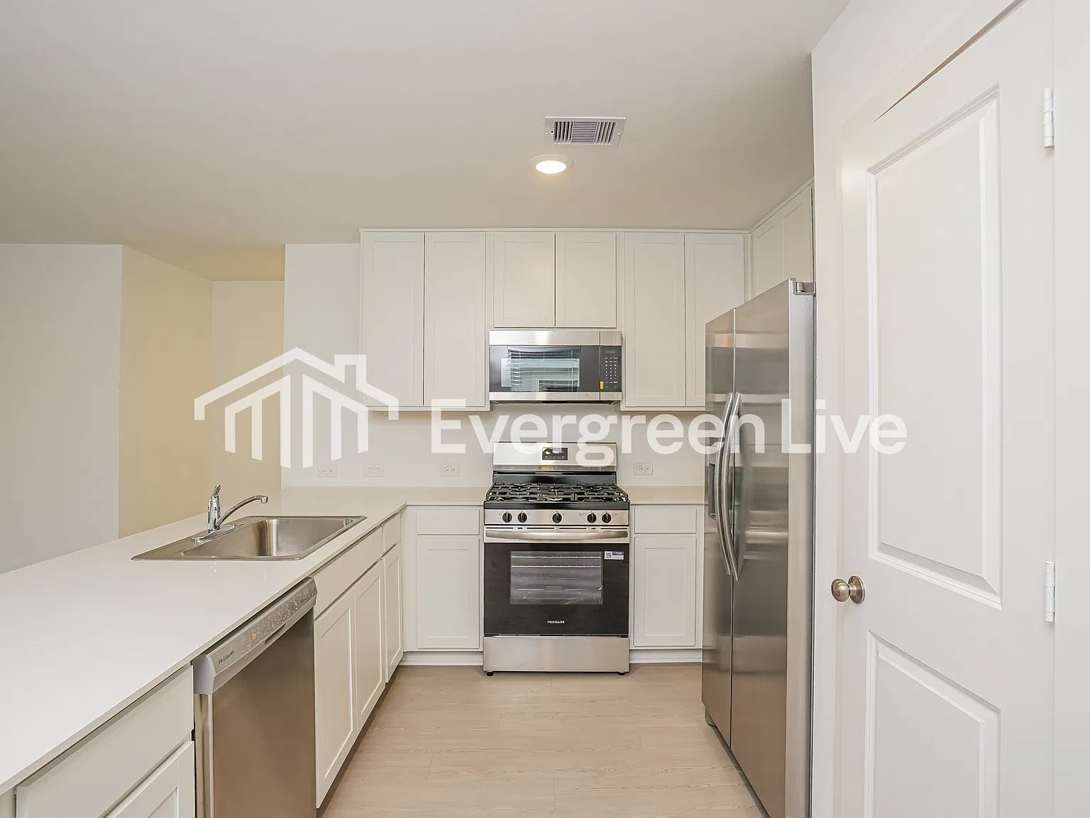 3 bed, 2.0 bath, 1273 sqft, $1,545 — Photo 3