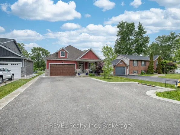 402 Washington Rd, Fort Erie, ON L2A 4K4