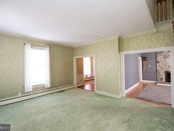 4th image of 213 N Main St