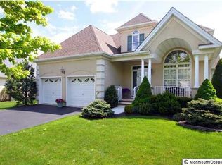 14 Barberry Dr, Asbury Park, NJ 07712