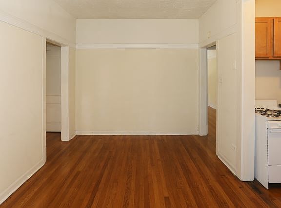 5th image of 725 W Barry Ave APT 1B