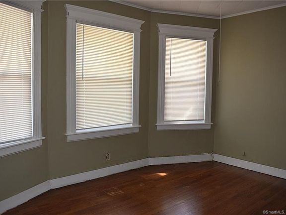 2nd image of 106 Norman St Floor 1