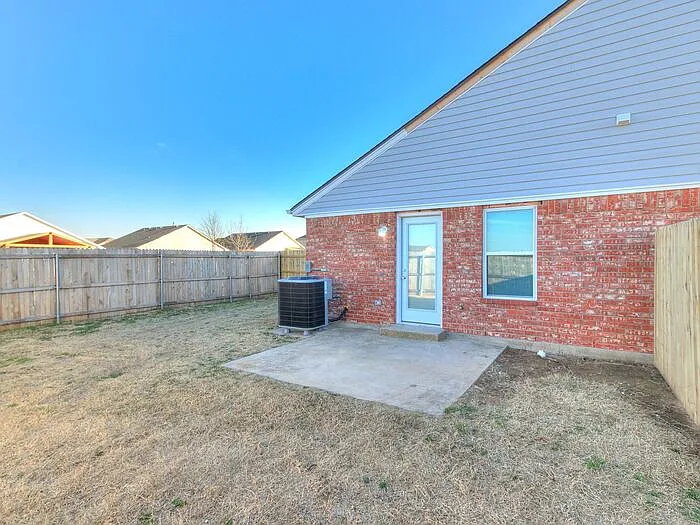 2515 Leeds Ln — Photo 13