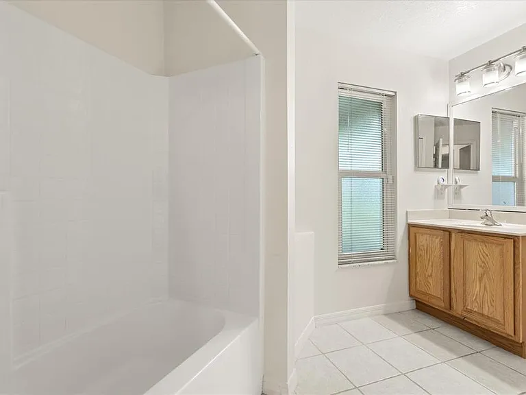 410 Central Mariners Dr — Photo 29