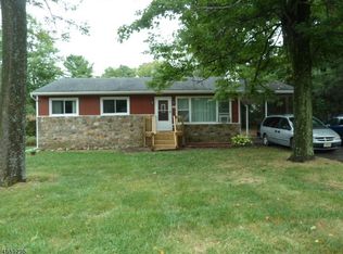 44 Old Coach Rd, Vernon, NJ 07462