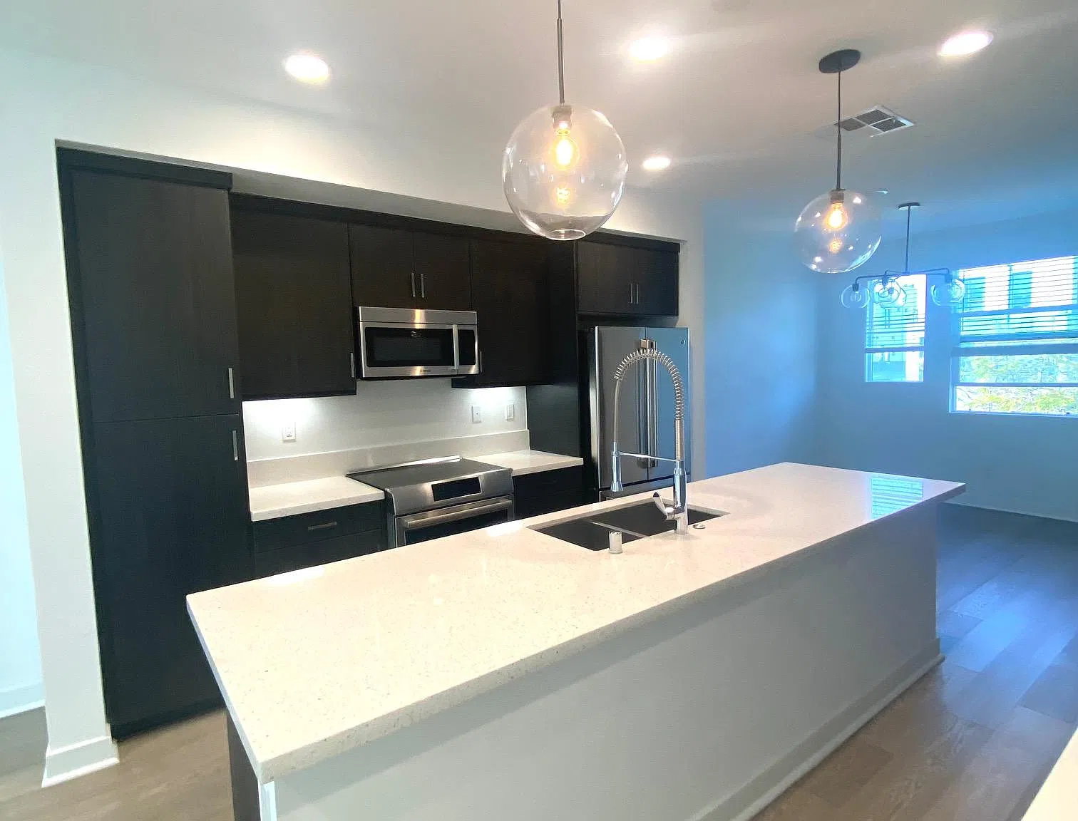 2 bed, 2.5 bath, 1240 sqft, $3,550 — Photo 2