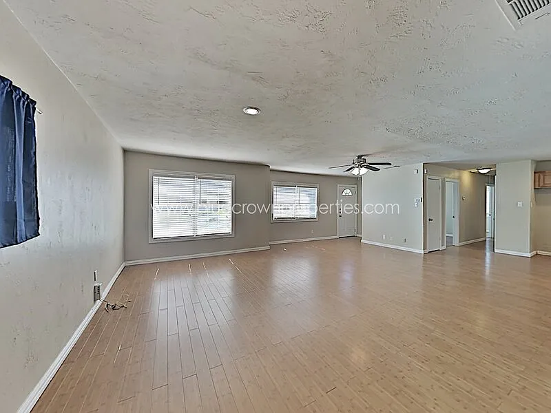3 bed, 1.0 bath, 1200 sqft, $1,800 — Photo 2