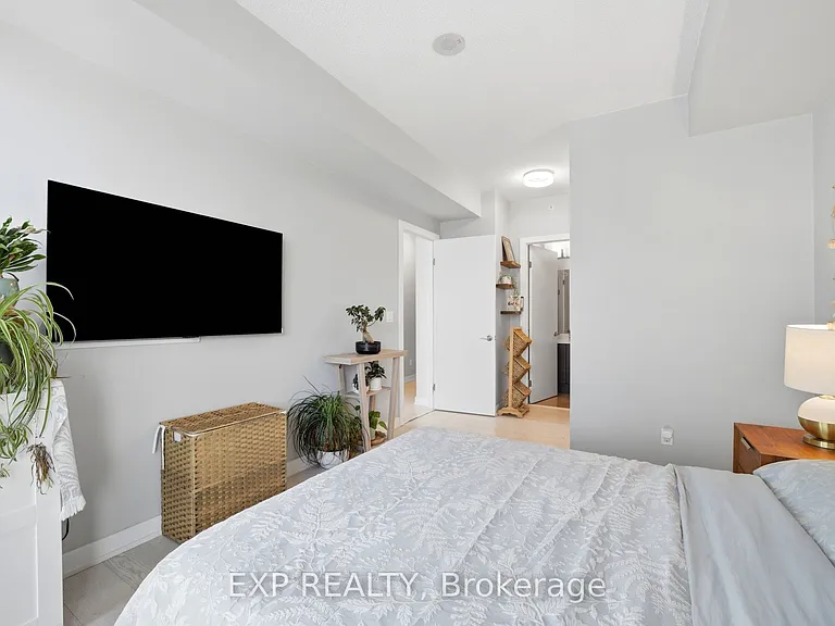 20 Bruyeres Mews #LPH07 — Photo 24