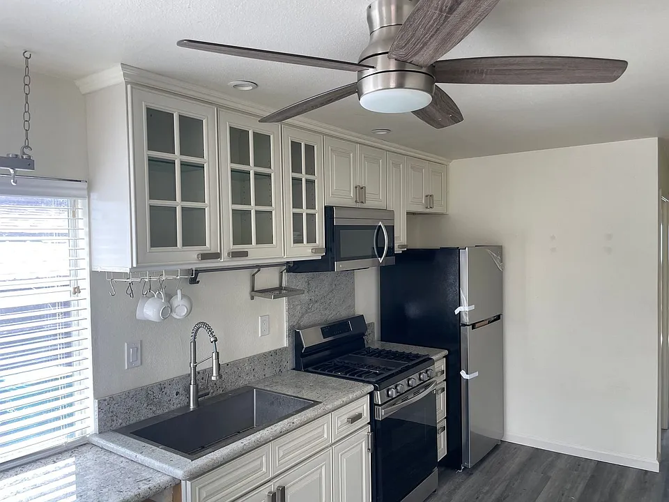 1526-1528 E. 9th St.