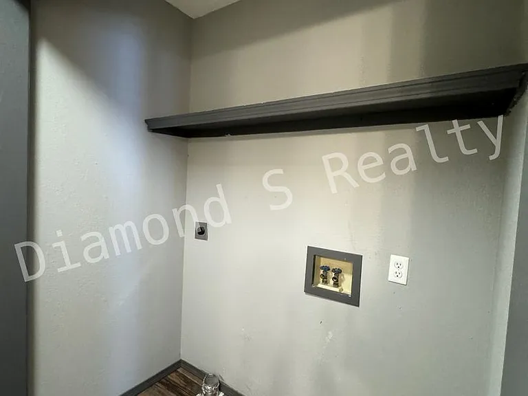1503 W Rainey Duplex — Photo 10