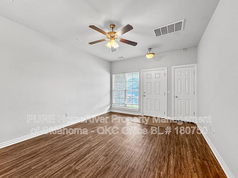 2 bed, 1.0 bath, 802 sqft, $1,195 — Photo 2