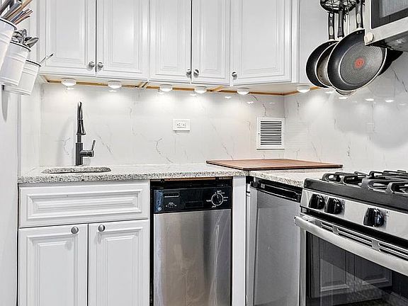 4th image of 200 E 27th St APT 5S