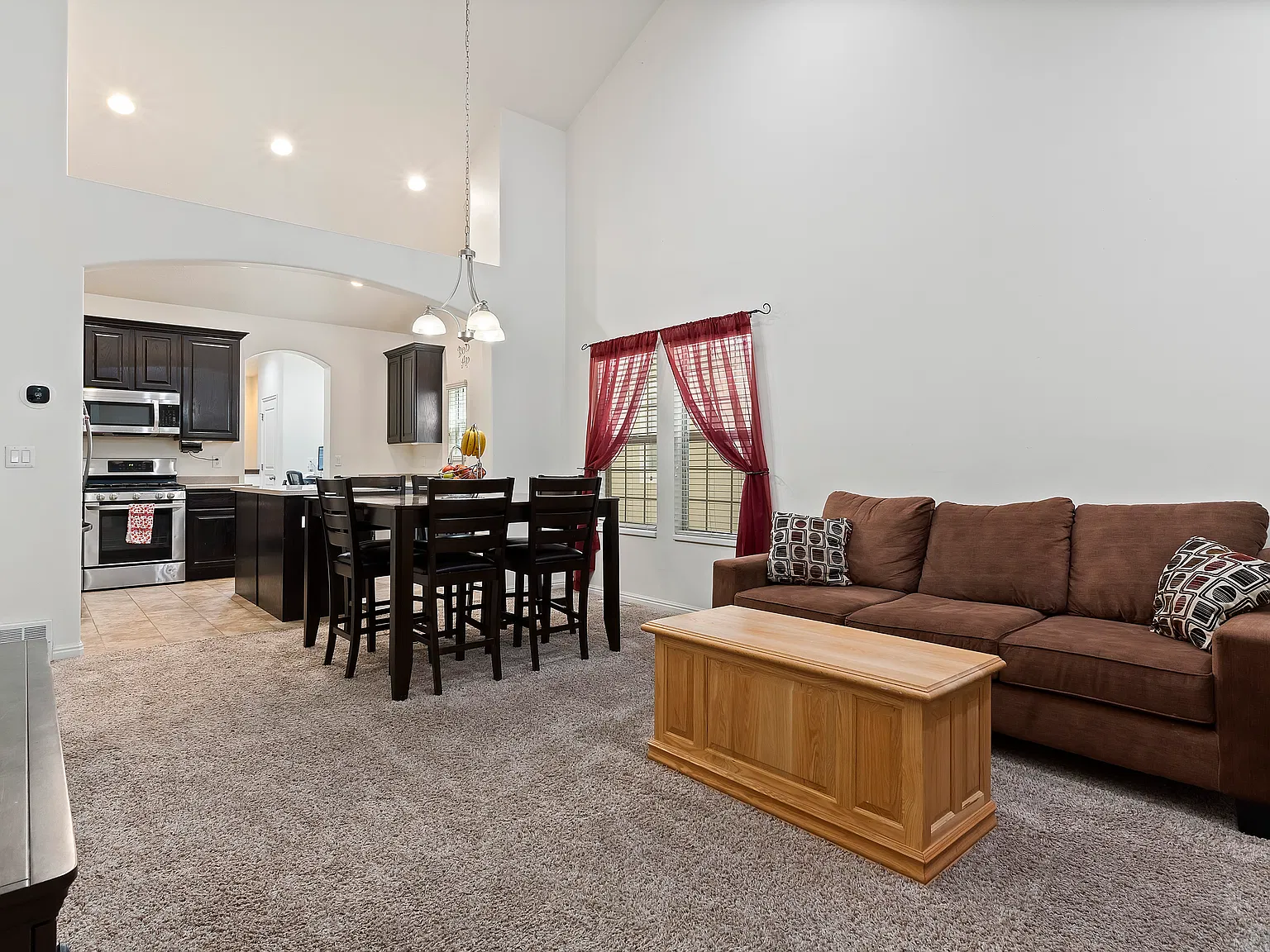 4 bed, 2552 sqft, $2,650 — Photo 3