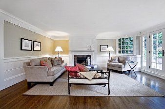 :: 2661 Green Street