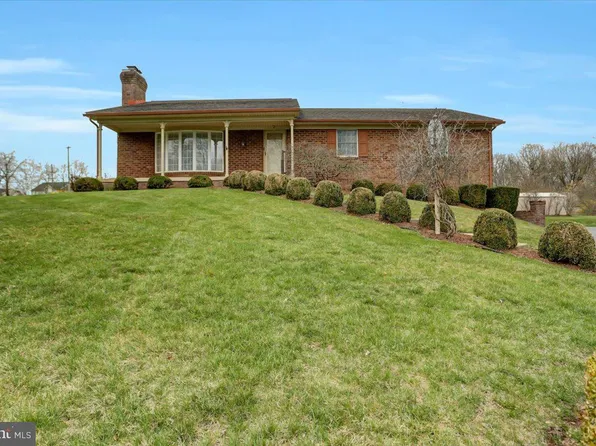 19401 Spring Valley Dr, Hagerstown, MD 21742