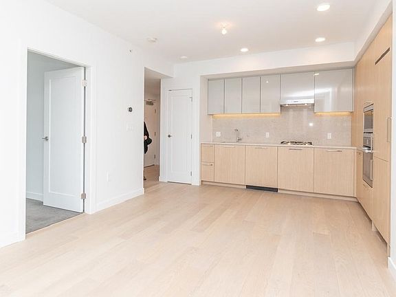 4th image of 3200 Corvette Way #1203