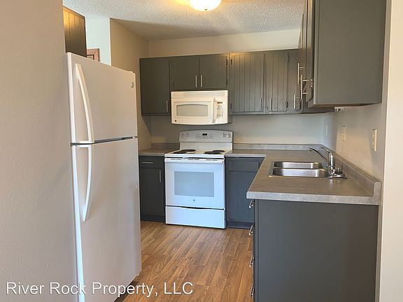 3rd image of 619 6th St E APT 2
